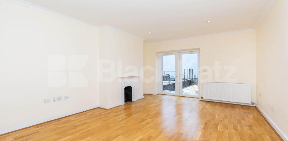 			3 Bedroom, 3 bath, 3 reception Apartment			 High Street North, East Ham E6